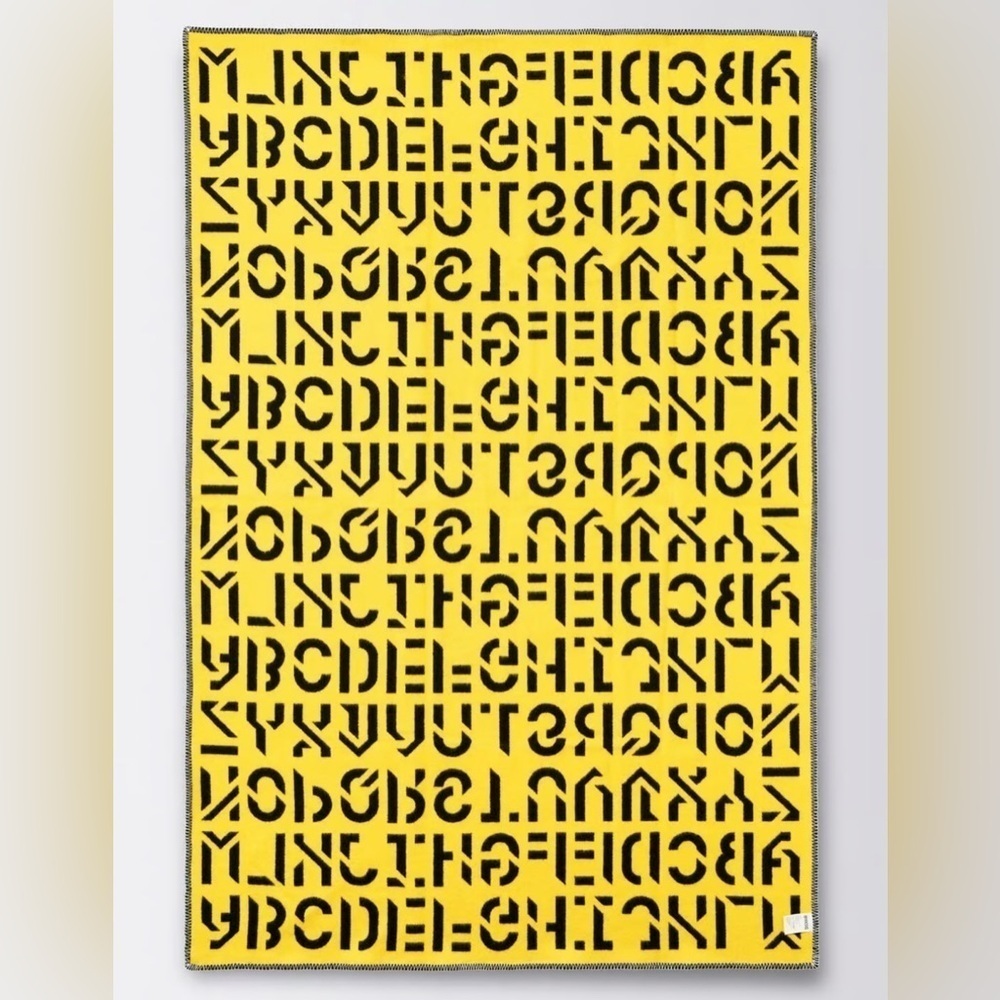 BYREDO Alphabeta Blanket BYPRODUCT 45 Team Colors Black and Yellow wool cashmere - Picture 4 of 4